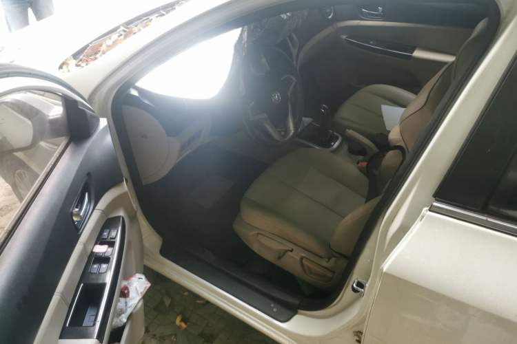 Used CHANGAN Eado 2012 1.6L Manual Luxury Model China IV Standard
