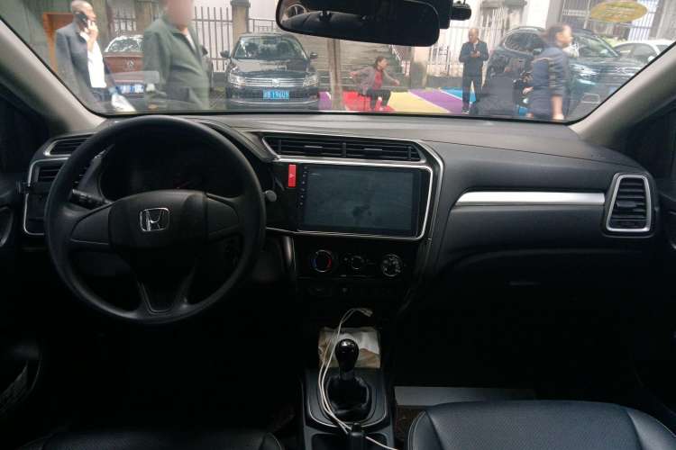 Used Honda Gienia 2017 1.5L Manual Classic Edition Center Console