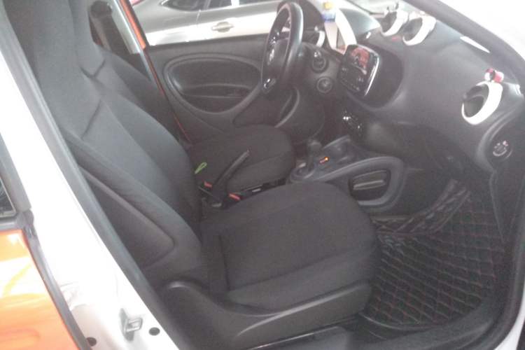 Used smart forfour 2016 1.0L 52 kW Dynamic Edition
