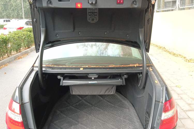 Used Mercedes-Benz E-Class 2009 E 300 Fashion Model
