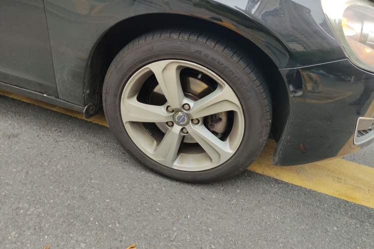 Used Volvo V60 2013 T5 Zhiya Edition
