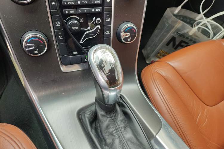 Used Volvo V60 2013 T5 Zhiya Edition
