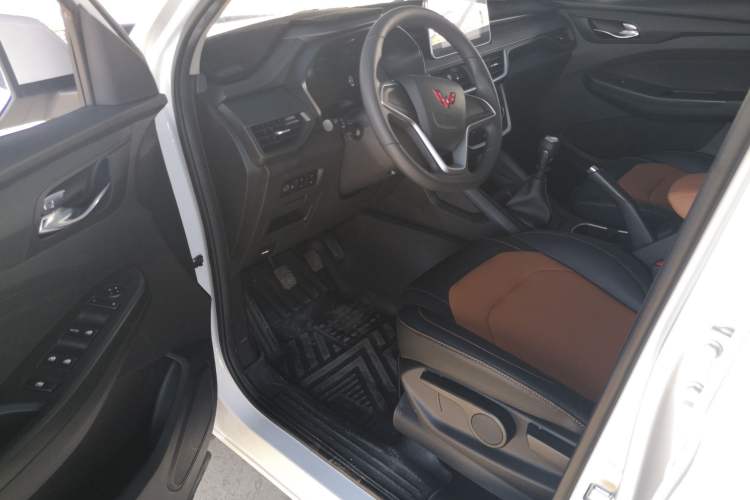 Used Wuling Hongguang S3 2019 1.5L Manual Comfort Model China VI Standard
