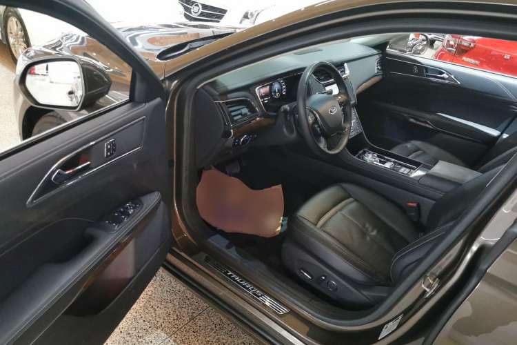 Used Ford Taurus 2015 EcoBoost 325 V6 Flagship Model
