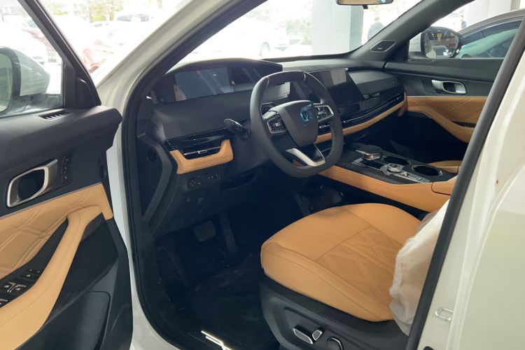 Used Changan UNI-K 2023 2.0T Two-Wheel Drive Yue Ling Trim
