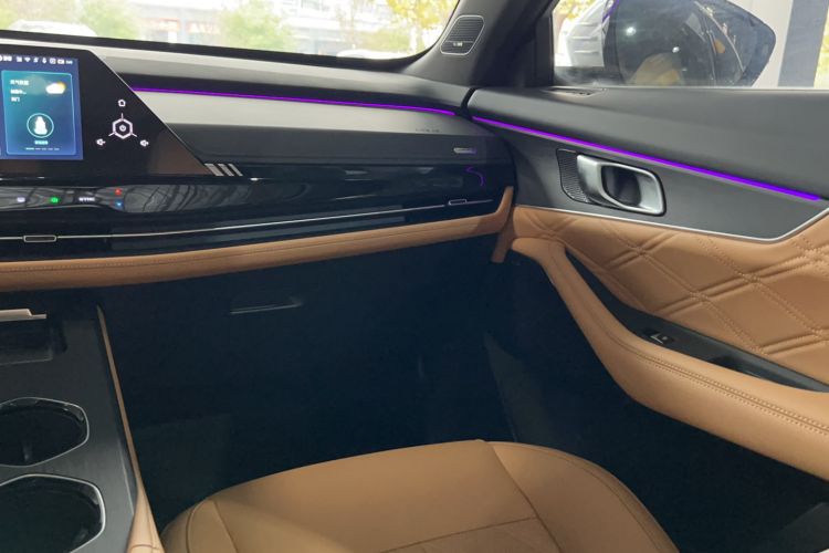 Used Changan UNI-K 2023 2.0T Two-Wheel Drive Yue Ling Trim
