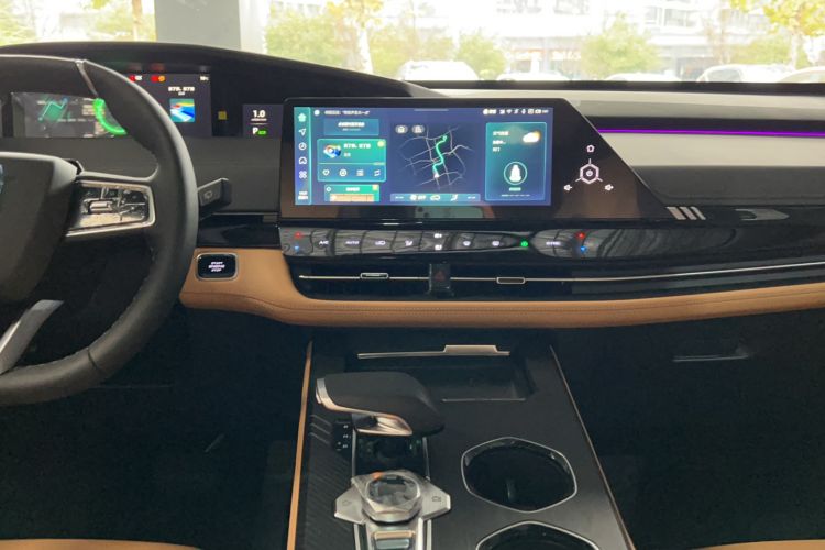 Used Changan UNI-K 2023 2.0T Two-Wheel Drive Yue Ling Trim
