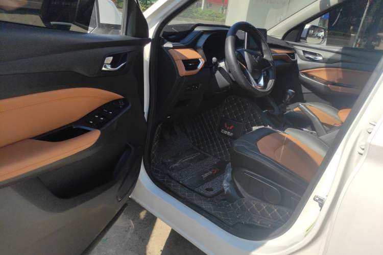 Used Wuling Hongguang S3 2019 1.5L Manual Luxury Model China VI Standard