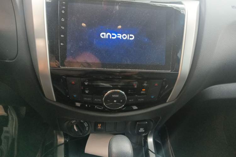 Used Nissan Navara 2017 2.5L Automatic 4x4 Luxury Edition QR25
