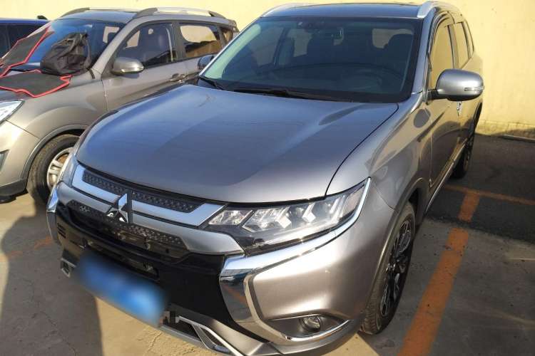 Used Mitsubishi Outlander 2019 2.4L 4x4 Zhi Xiang Edition 5 Seats China VI Standard