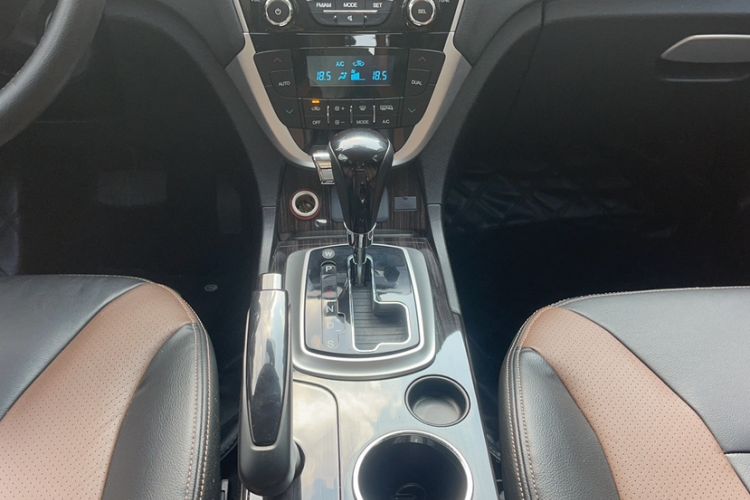 Used GAC Trumpchi GS5 Super 2015 2.0L Automatic Two-Wheel Drive Elite Edition Interior 5