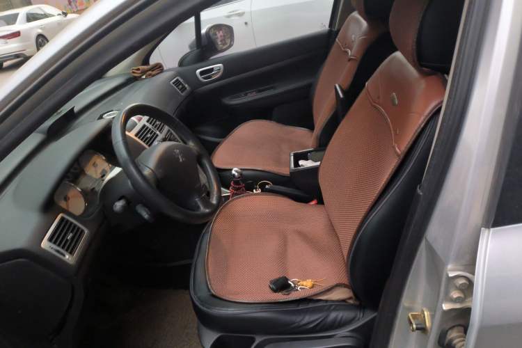 Used Peugeot 307 2013 Hatchback 1.6L Manual Comfort Edition
