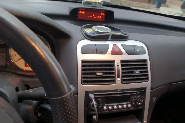 Used Peugeot 307 2013 Hatchback 1.6L Manual Comfort Edition
