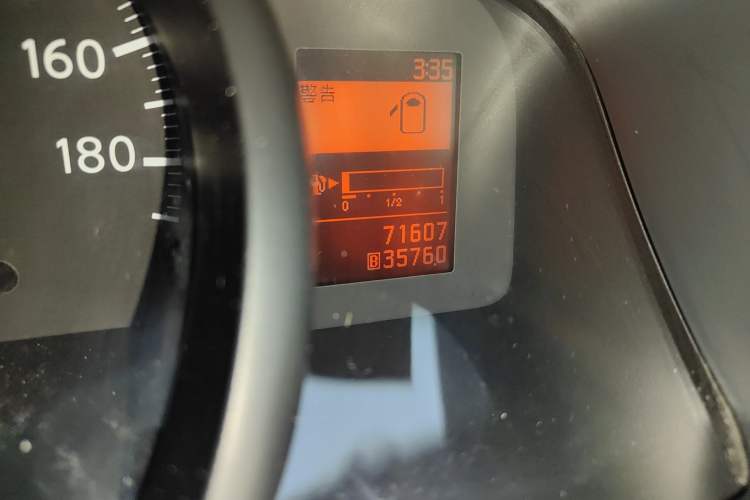 Used Nissan NV200 2013 1.6L Luxury Model China IV Standard Odometer Close Up