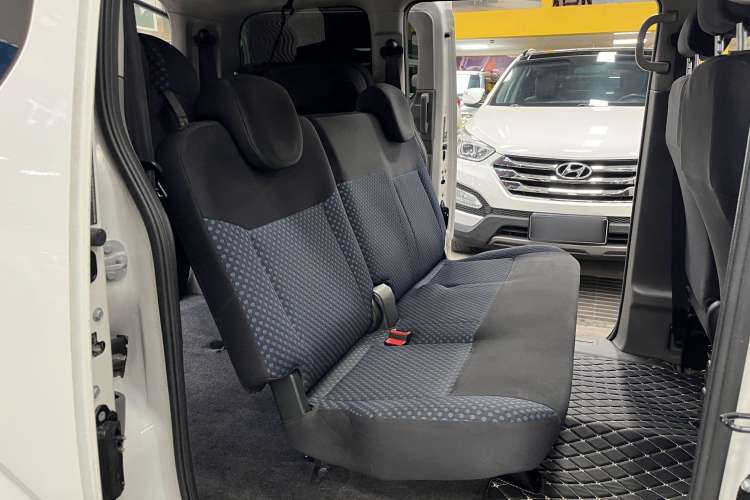 Used Nissan NV200 2013 1.6L Luxury Model China IV Standard Interior 9