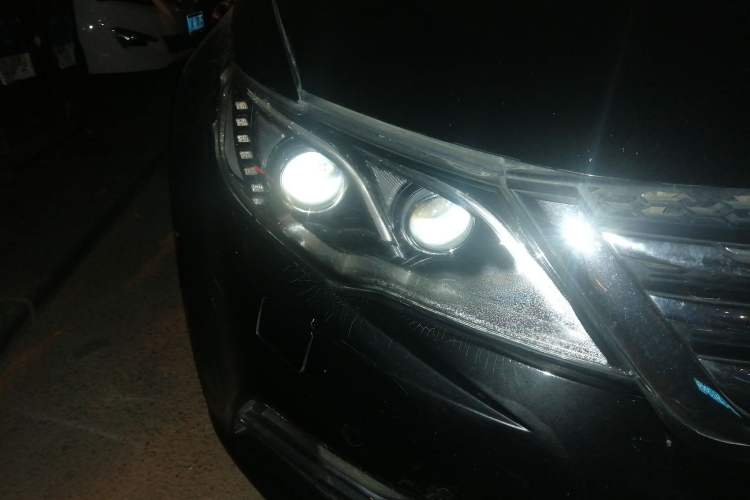 Used Zotye Z700 2018 Z700H 1.8T DCT Prestige Model Right Front Headlight