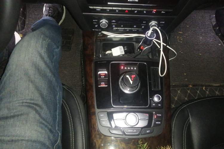 Used Zotye Z700 2018 Z700H 1.8T DCT Prestige Model Gear Lever