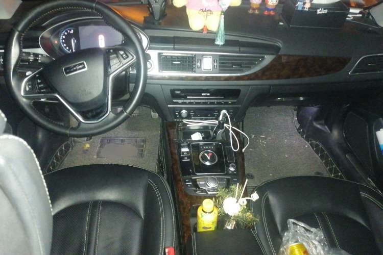 Used Zotye Z700 2018 Z700H 1.8T DCT Prestige Model Center Console