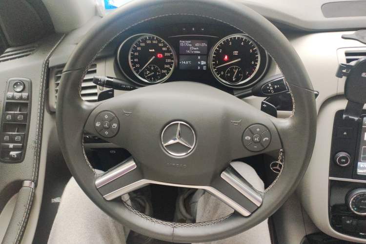 Used Mercedes-Benz R-Class 2015 R 320 4MATIC Luxury Model Steering Wheel