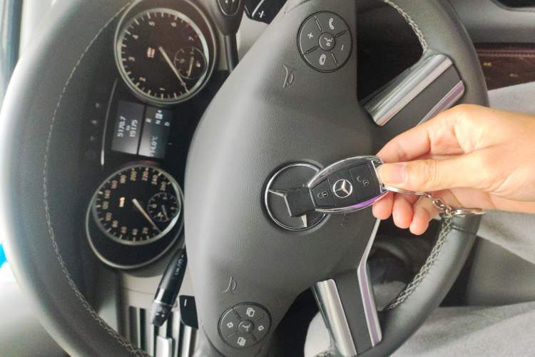 Used Mercedes-Benz R-Class 2015 R 320 4MATIC Luxury Model Vehicle Key