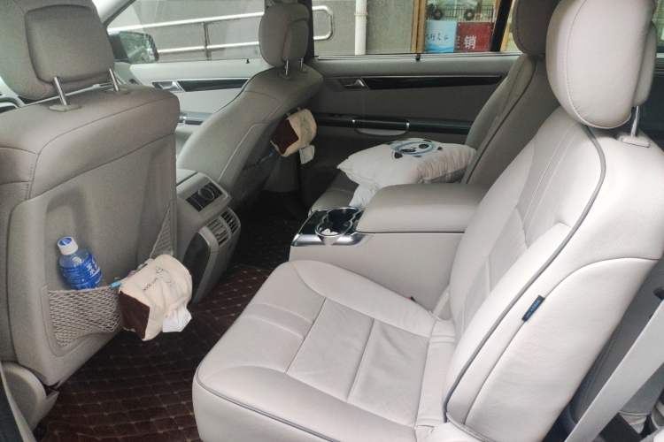 Used Mercedes-Benz R-Class 2015 R 320 4MATIC Luxury Model Left Rear Seat