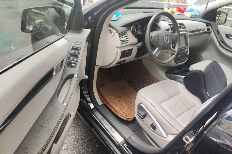 Used Mercedes-Benz R-Class 2015 R 320 4MATIC Luxury Model Driver Seat