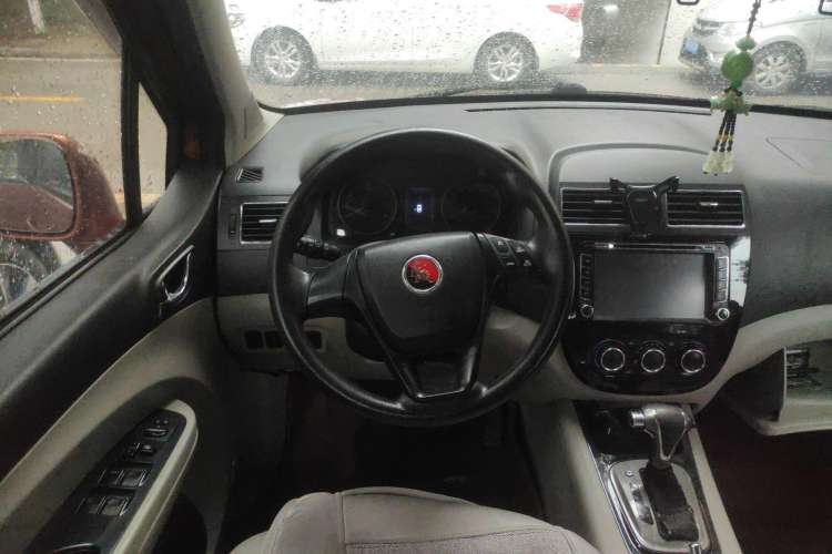 Used FORTHING Joyear XV 2015 1.6L CVT Comfort Model
