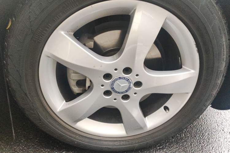 Used Mercedes-Benz R-Class 2015 R 320 4MATIC Luxury Model Right Front Wheel Hub