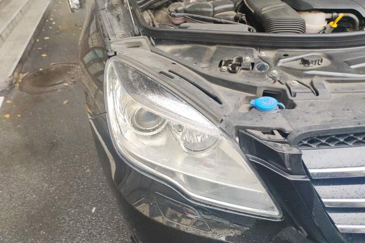 Used Mercedes-Benz R-Class 2015 R 320 4MATIC Luxury Model Right Front Headlight