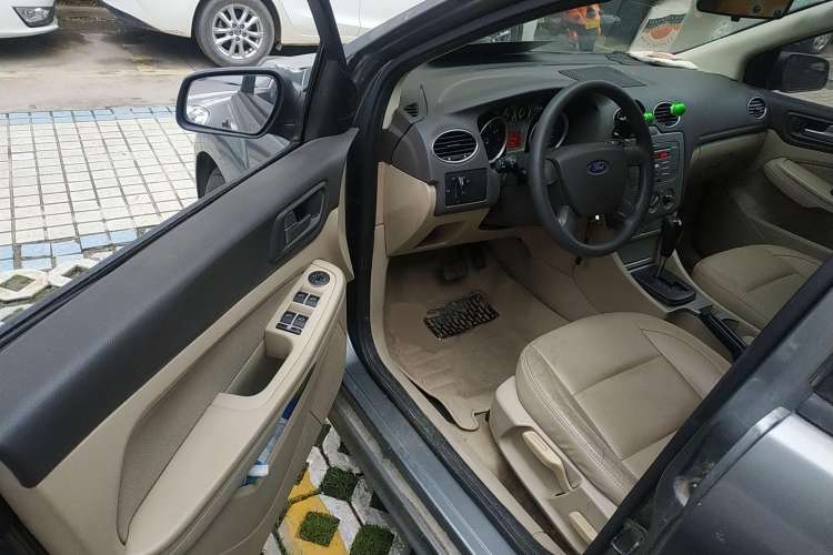Used Ford Focus 2009 Hatchback 1.8L Automatic Fashion Edition

