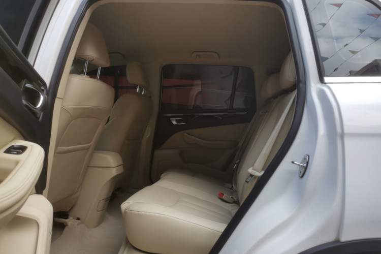 Used Zotye Domy X5 2017 Upgraded Model 1.5T Manual Luxury Version Left Rear Seat