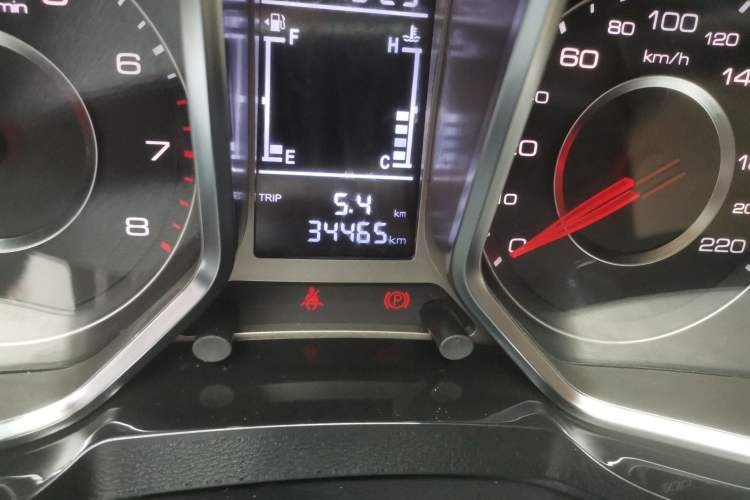 Used Zotye Domy X5 2017 Upgraded Model 1.5T Manual Luxury Version Odometer Close Up