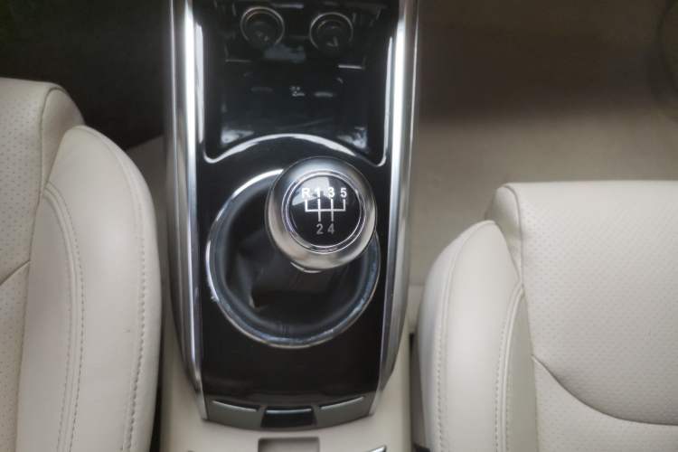 Used Zotye Domy X5 2017 Upgraded Model 1.5T Manual Luxury Version Gear Lever