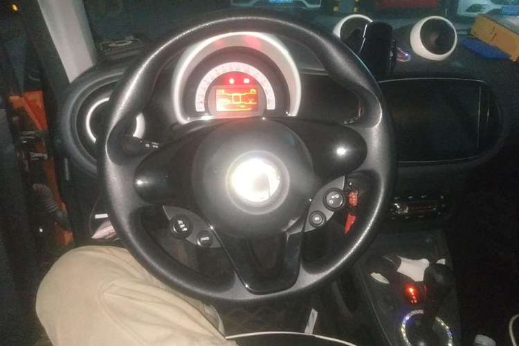 Used smart fortwo 2015 1.0L 52 kW hardtop Dynamic version