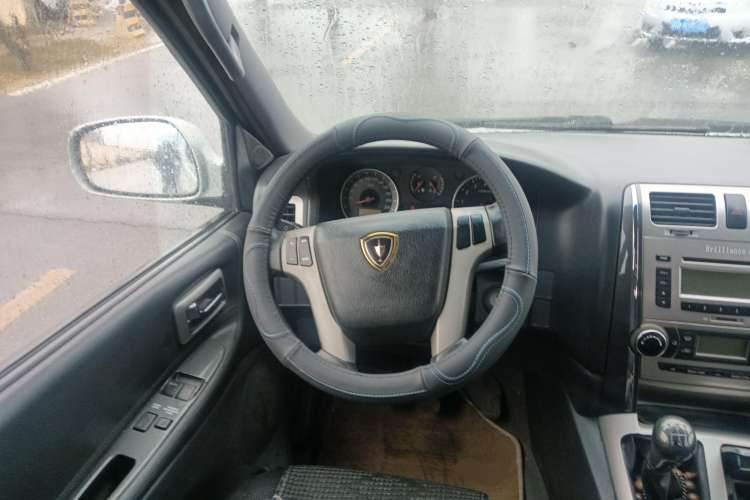 Used Jinbei Grace 2014 2.4L Standard Version Long Wheelbase 10-Seater 4RB2 Steering Wheel