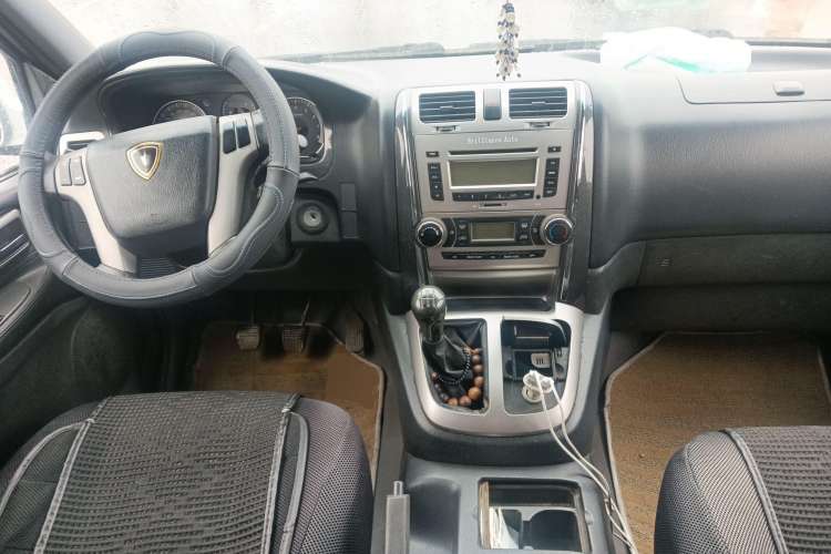 Used Jinbei Grace 2014 2.4L Standard Version Long Wheelbase 10-Seater 4RB2 Center Console