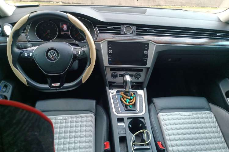 Used Volkswagen Variant 2018 380TSI Two-Wheel Drive Comfort Edition