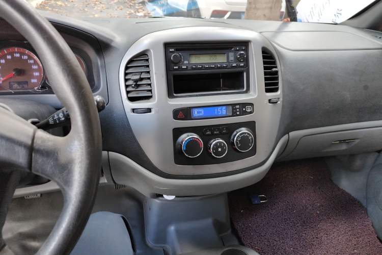 Used FORTHING Lingzhi 2011 Q3 2.0L 7-Seater Long-Wheelbase Entrepreneur Edition
