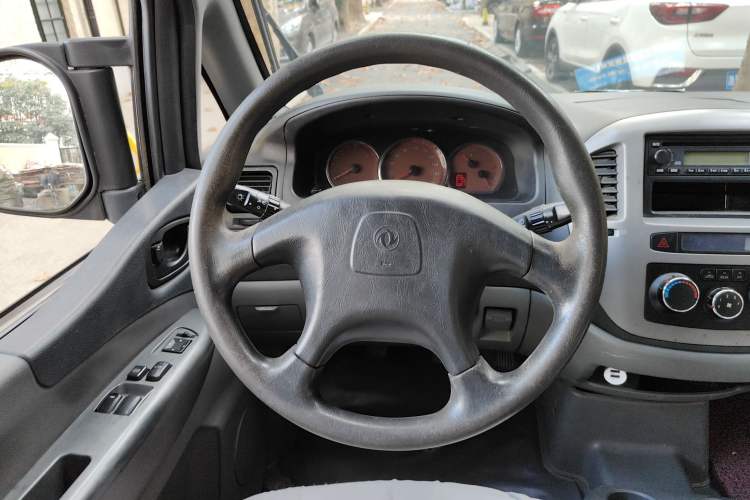Used FORTHING Lingzhi 2011 Q3 2.0L 7-Seater Long-Wheelbase Entrepreneur Edition
