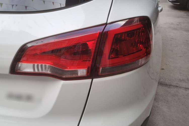 Used Zotye Domy X5 2017 Upgraded Model 1.5T Manual Luxury Version Right Rear Taillight