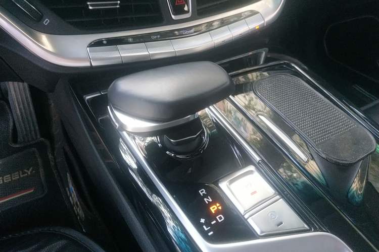 Used Geely Auto Emgrand GT New Energy 2018 1.5T PHEV Yaoxiang Edition Gear Lever