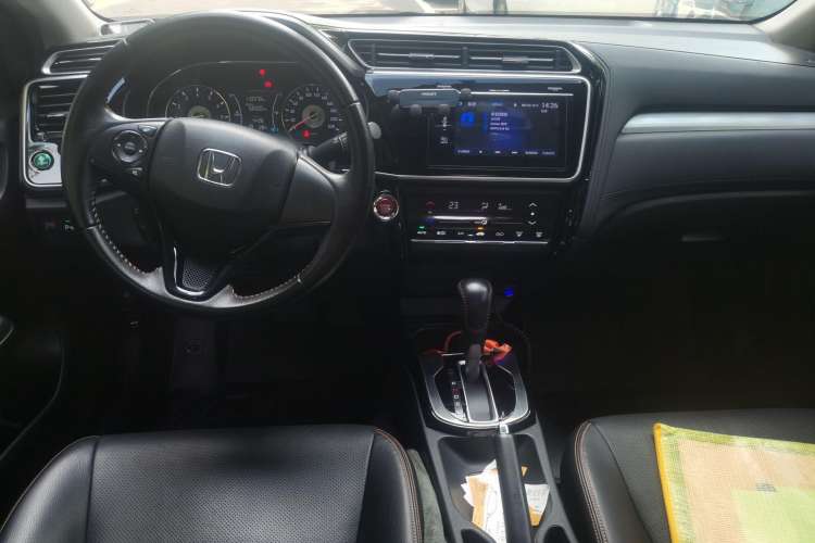 Used Honda Gienia 2017 1.5L CVT Fashion Edition Center Console