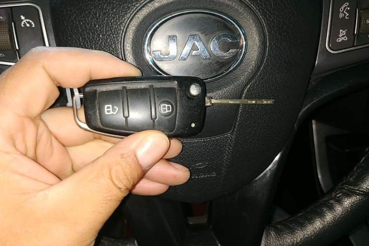 Used JAC T6 2015 2.0L Gasoline Flagship Version HFC4GA3-3D
