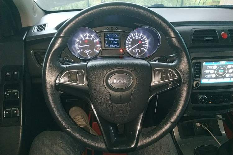 Used JAC T6 2015 2.0L Gasoline Flagship Version HFC4GA3-3D
