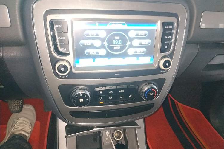 Used JAC T6 2015 2.0L Gasoline Flagship Version HFC4GA3-3D
