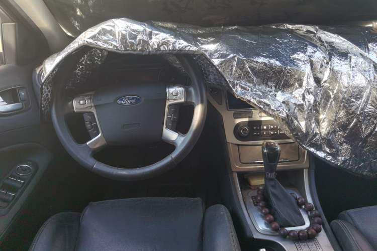 Used Ford Mondeo 2007 2.3L Luxury Sports Model Center Console