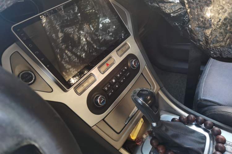 Used Ford Mondeo 2007 2.3L Luxury Sports Model Audio And AC Panel