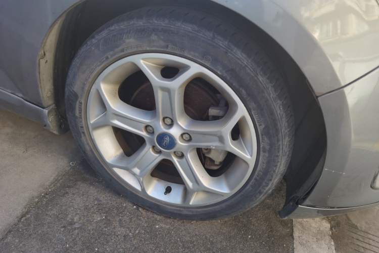 Used Ford Mondeo 2007 2.3L Luxury Sports Model Right Front Wheel Hub