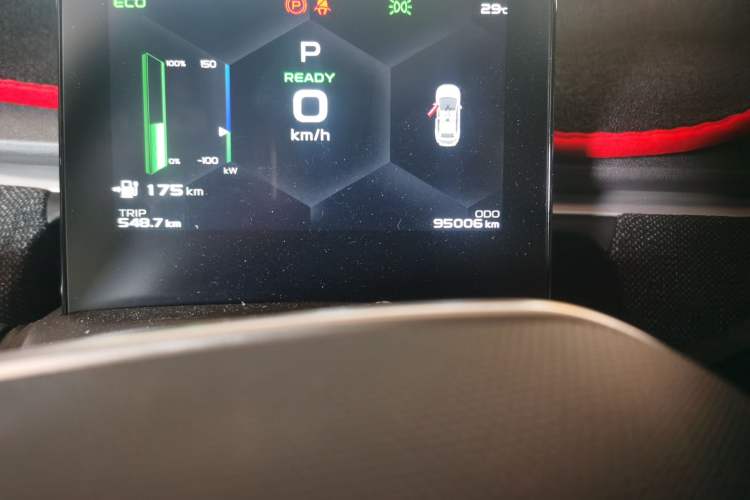 Used Geometry C 2020 Premium Range Version 400 KM C+
