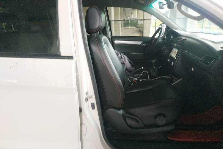 Used JAC T6 2015 2.0L Gasoline Flagship Version HFC4GA3-3D
